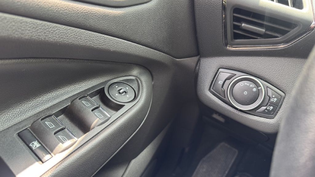 2015 Ford Escape Image 16