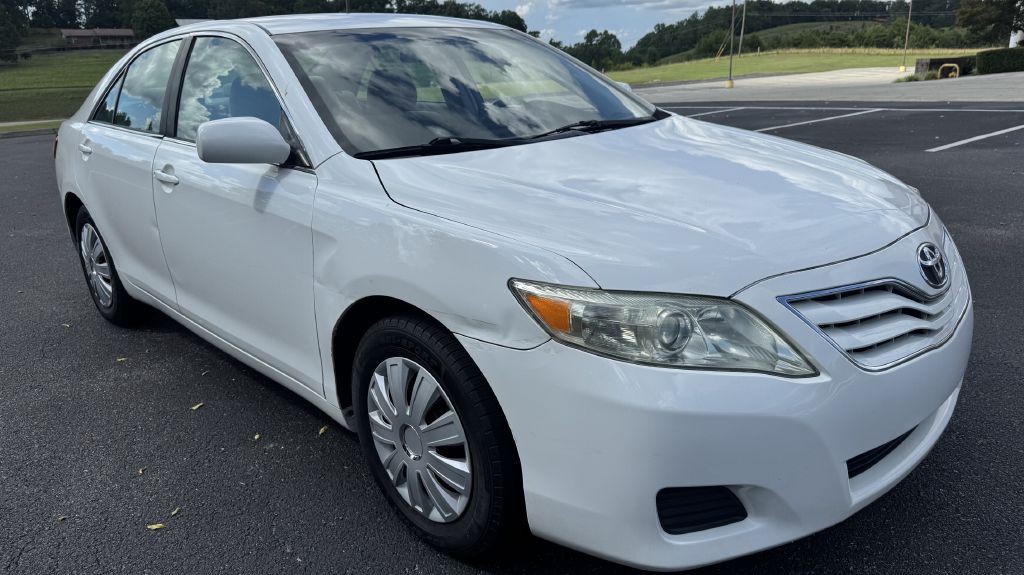 2011 Toyota Camry Image 2