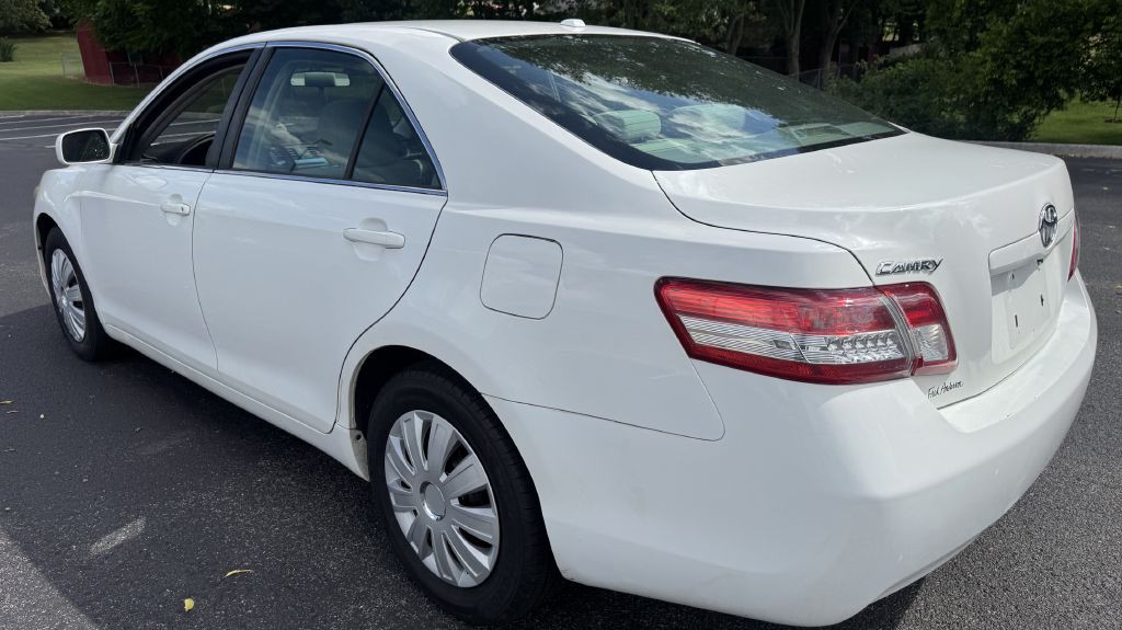 2011 Toyota Camry Image 4