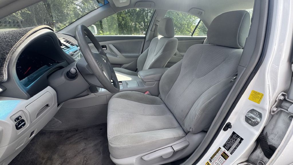 2011 Toyota Camry Image 5