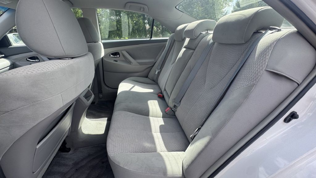 2011 Toyota Camry Image 6