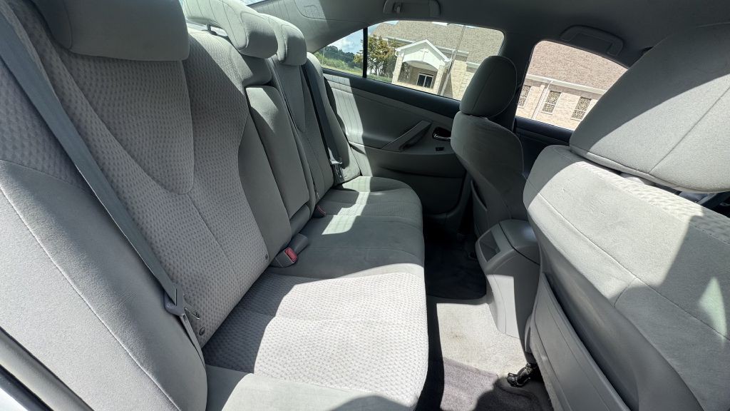 2011 Toyota Camry Image 7