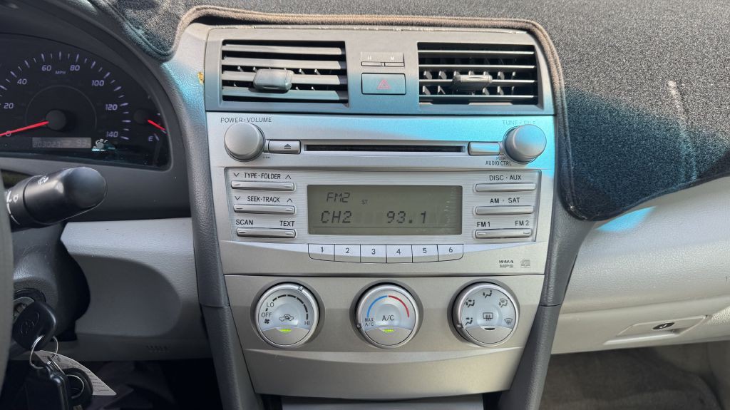2011 Toyota Camry Image 11