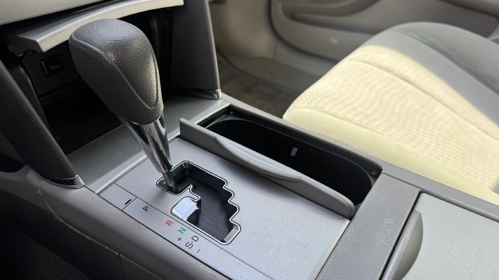 2011 Toyota Camry Image 12