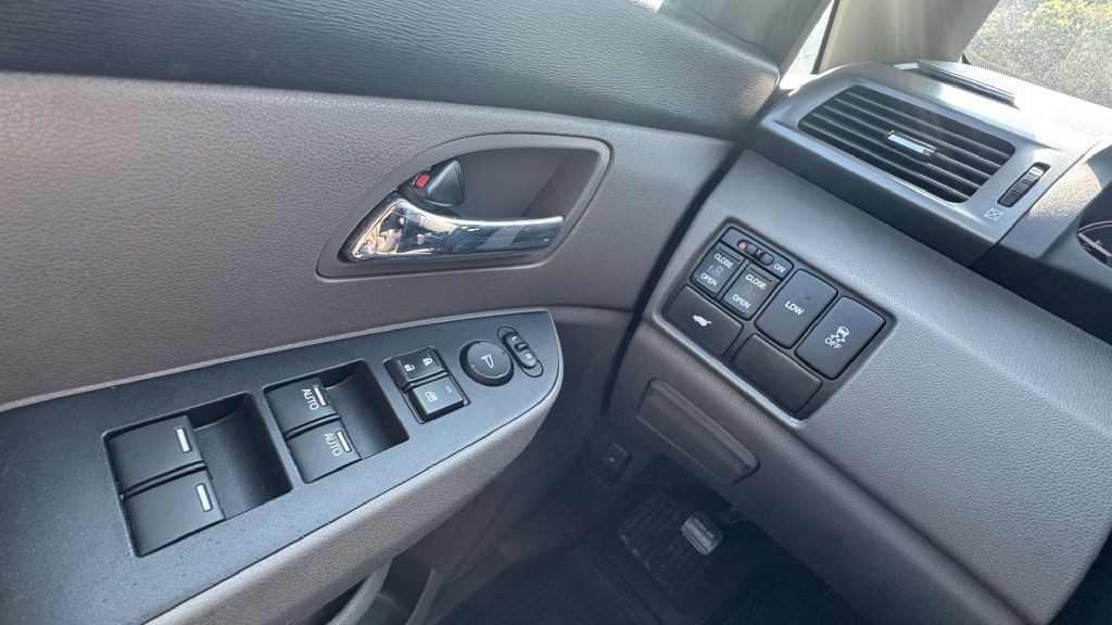 2014 Honda Odyssey Image 16
