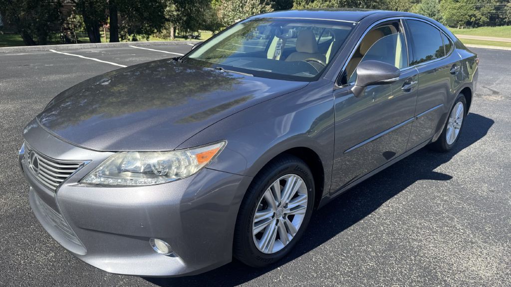 2014 Lexus ES Image 2