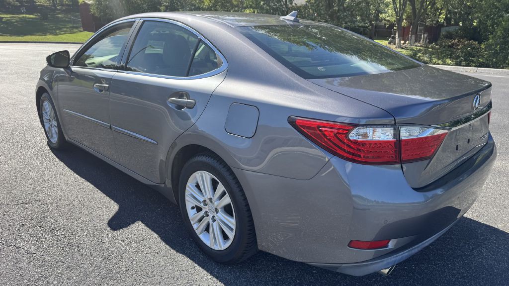 2014 Lexus ES Image 5
