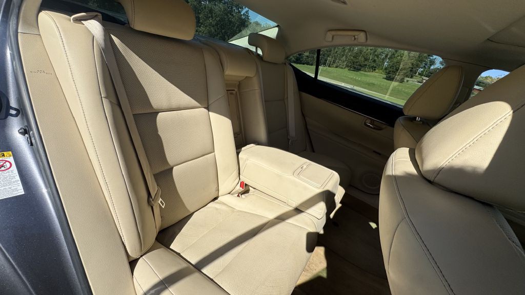 2014 Lexus ES Image 8