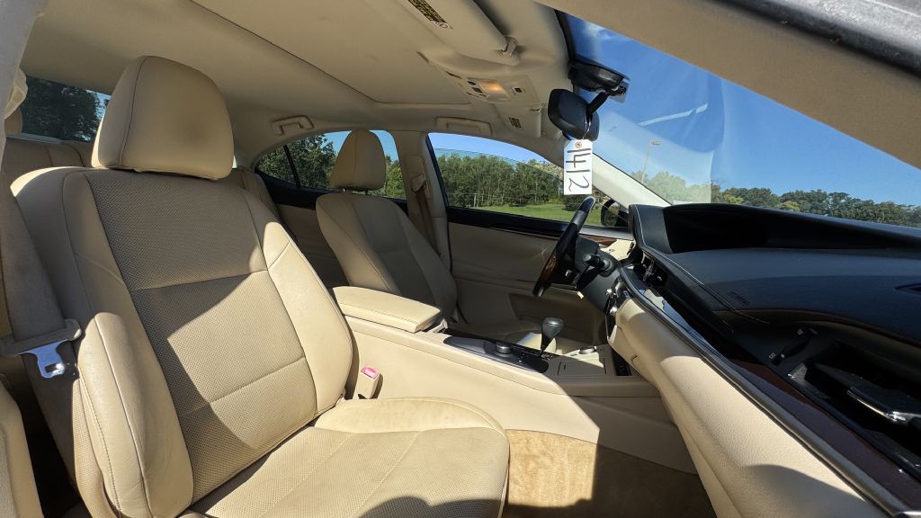 2014 Lexus ES Image 9