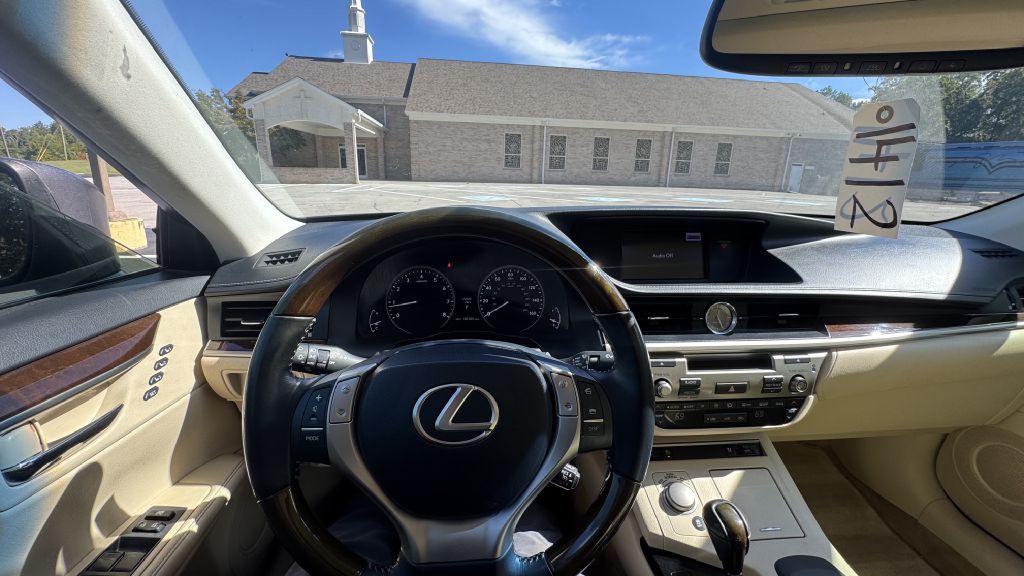 2014 Lexus ES Image 10