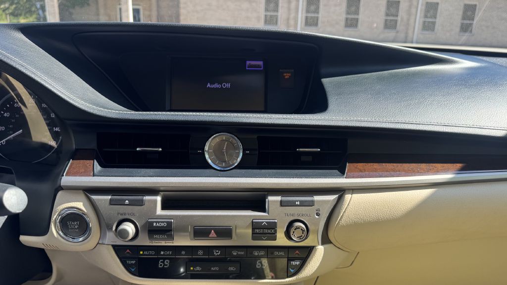 2014 Lexus ES Image 12