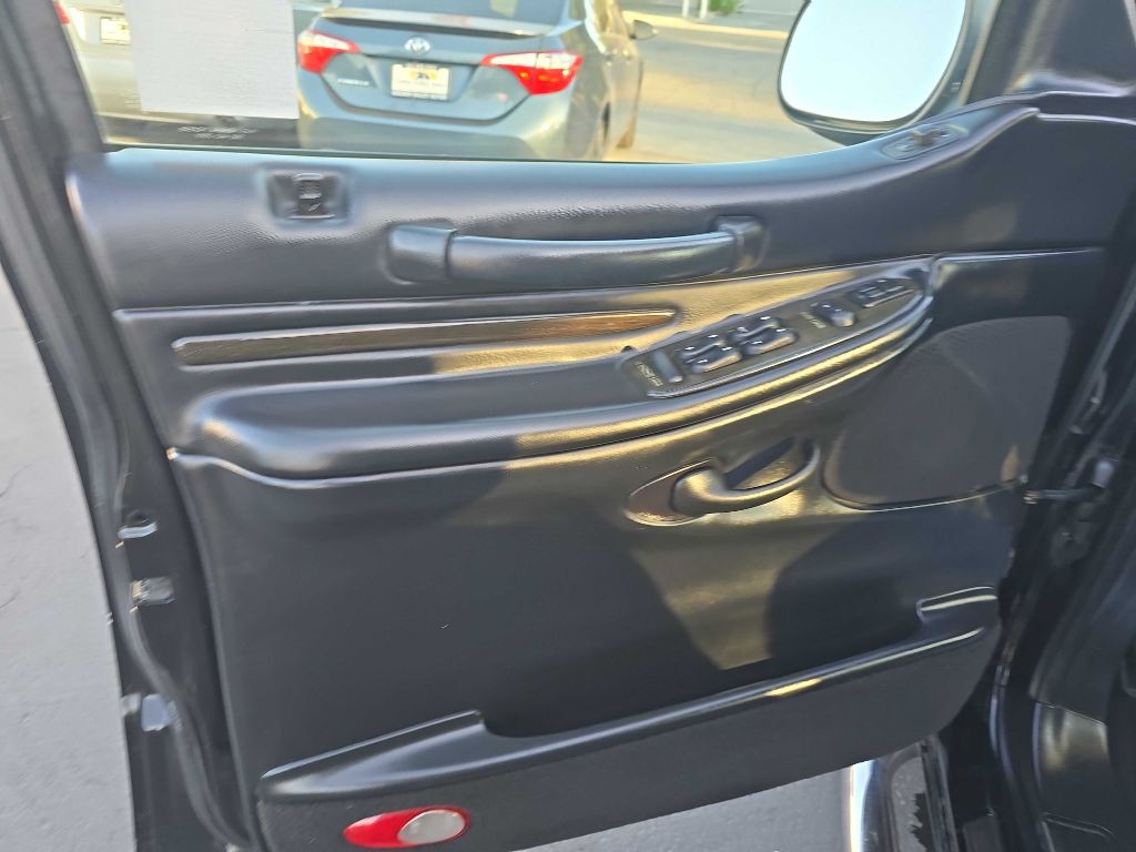 2002 Lincoln Blackwood Image 8