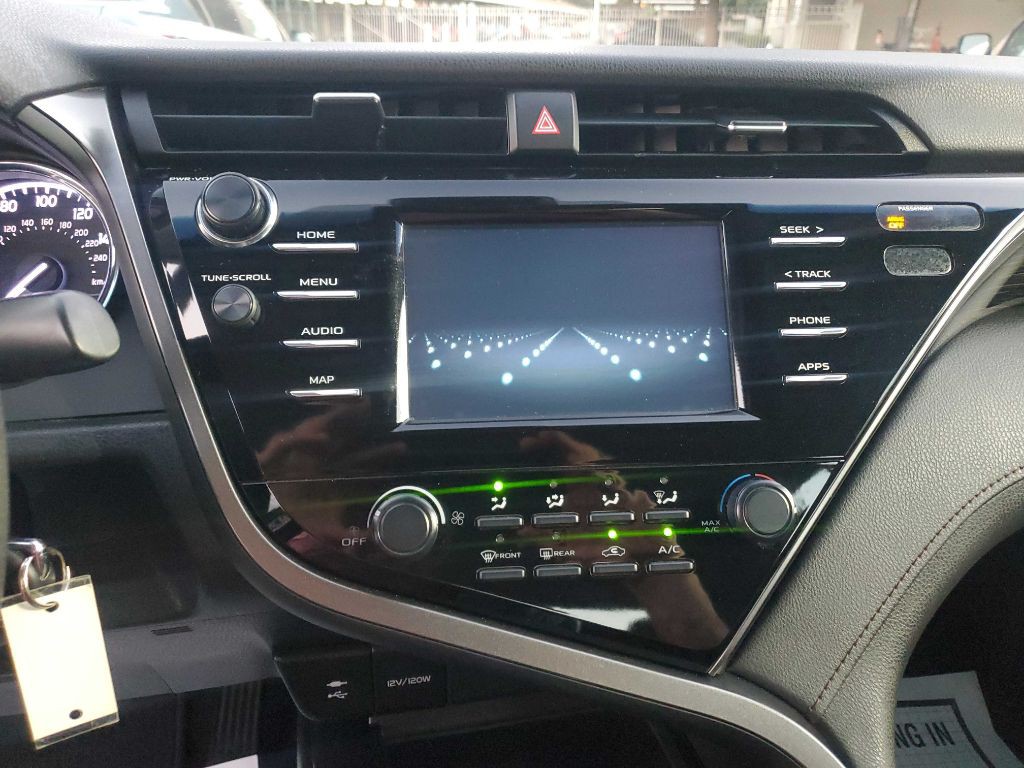 2019 Toyota Camry Image 12
