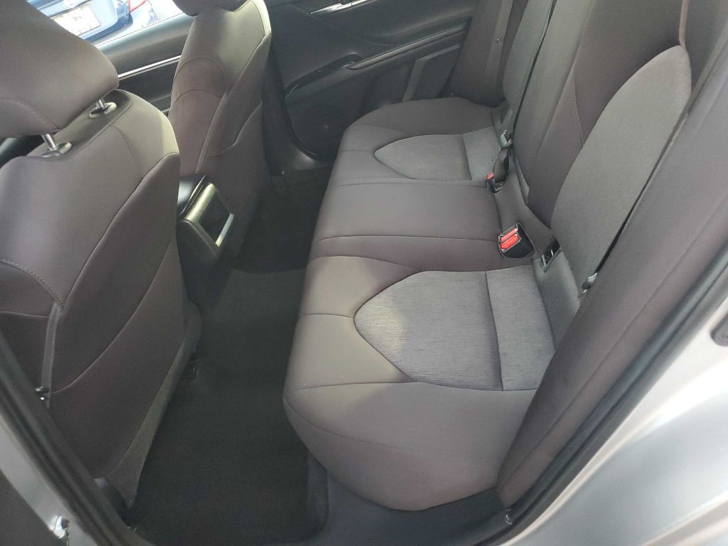 2019 Toyota Camry Image 16