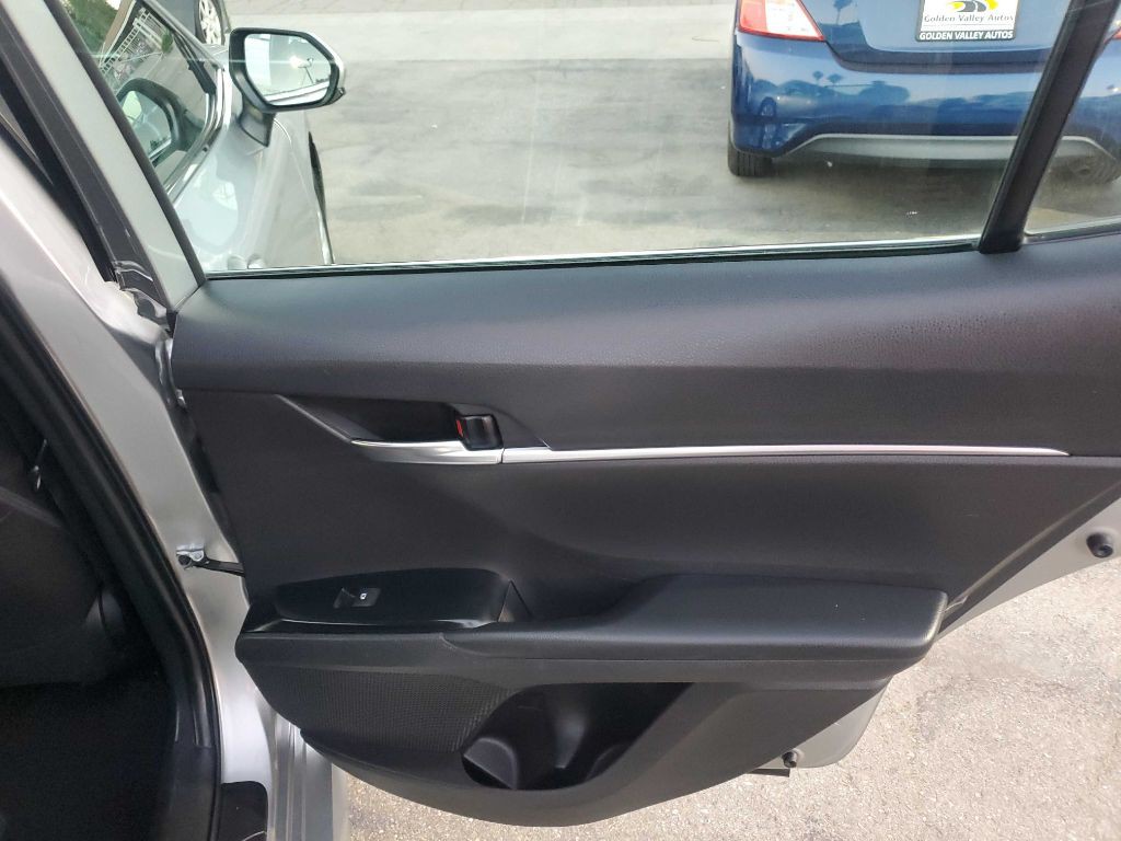 2019 Toyota Camry Image 17