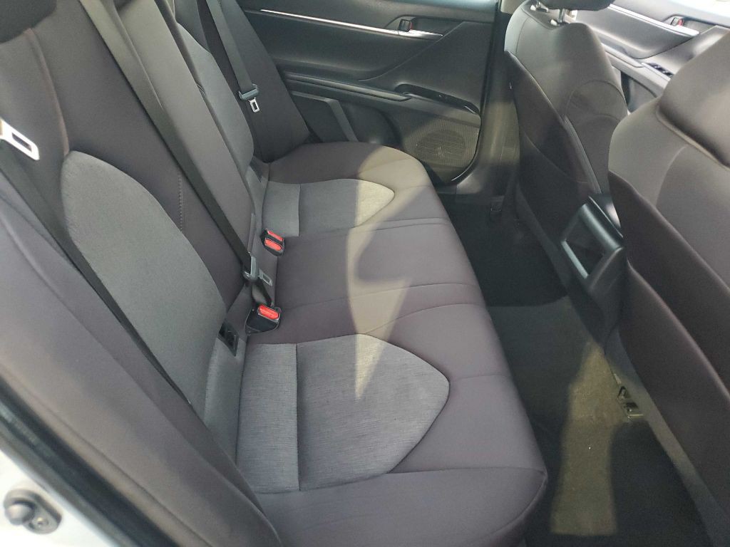 2019 Toyota Camry Image 18