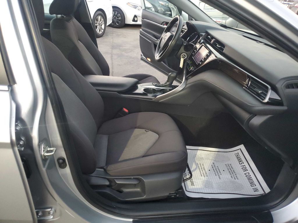 2019 Toyota Camry Image 20