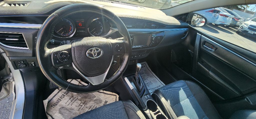 2016 Toyota Corolla Image 10