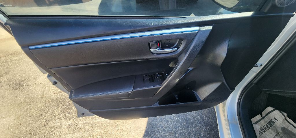 2016 Toyota Corolla Image 11