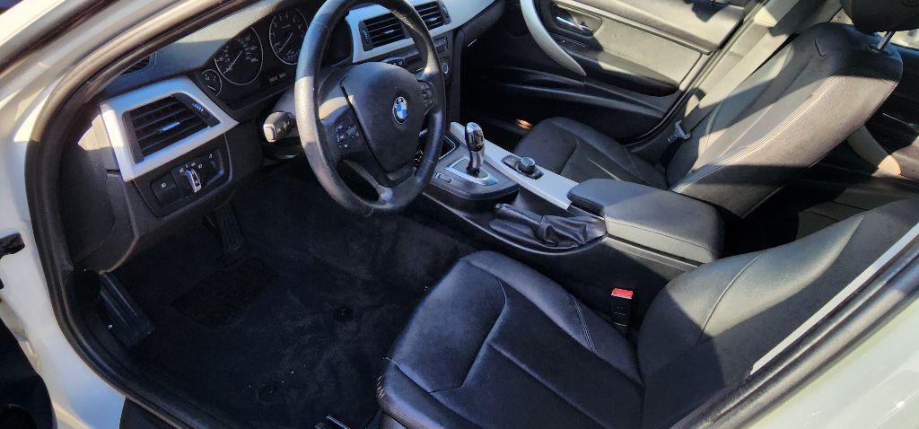 2015 BMW 3 Series Image 9