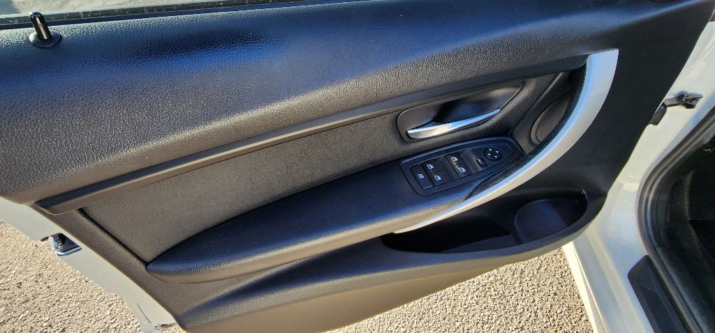 2015 BMW 3 Series Image 11