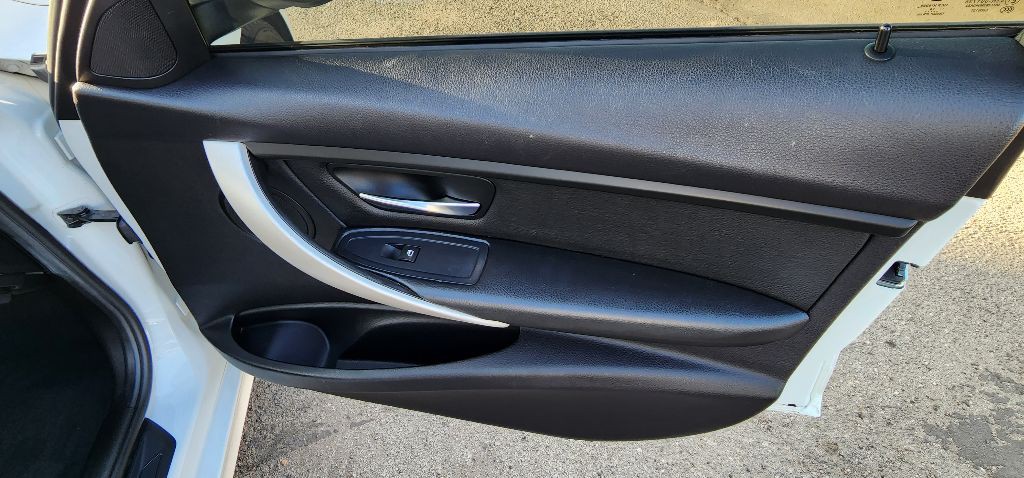 2015 BMW 3 Series Image 15