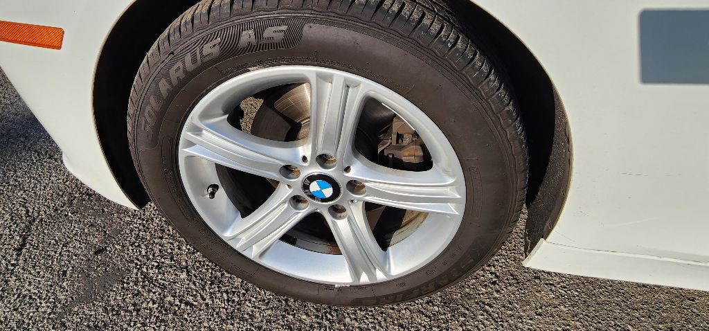 2015 BMW 3 Series Image 17