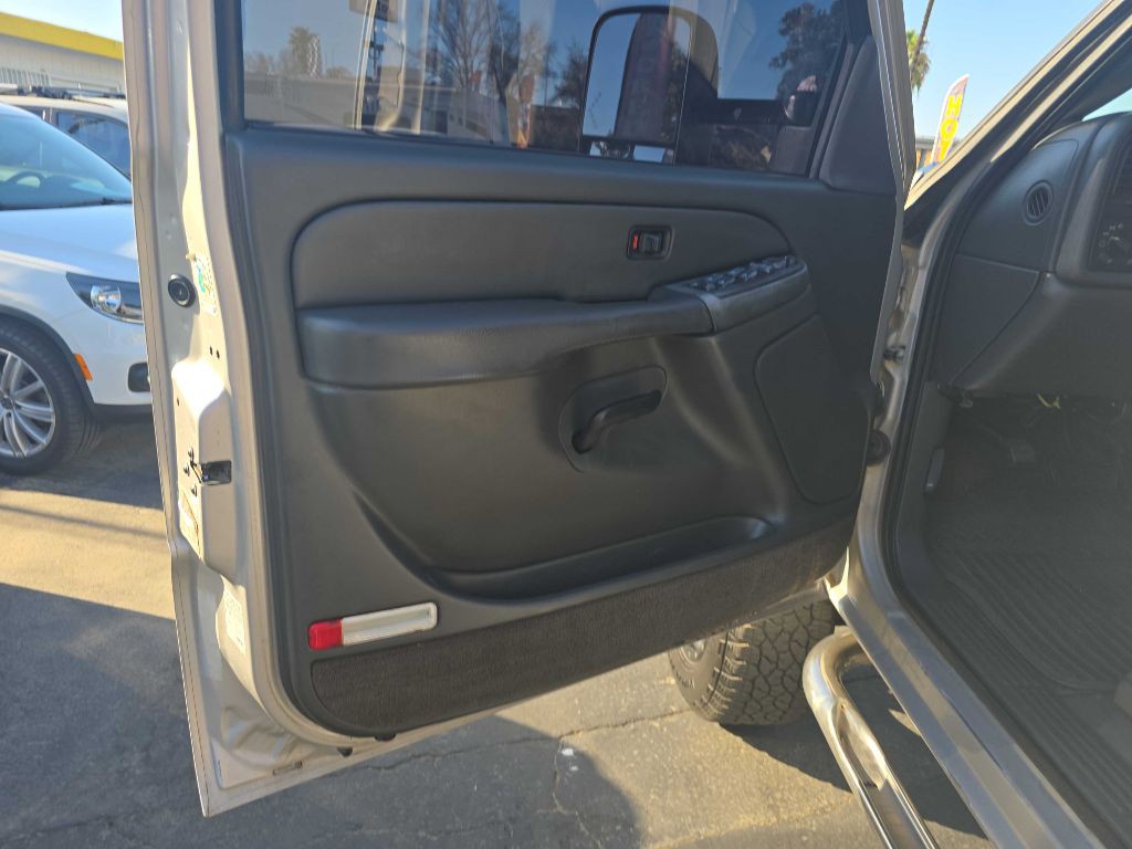 2004 Chevrolet Silverado 1500 Image 9
