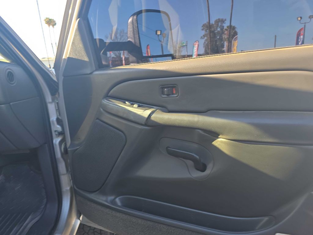2004 Chevrolet Silverado 1500 Image 12