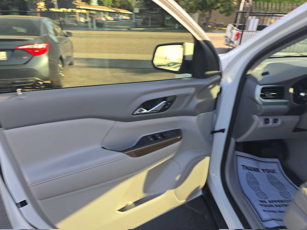 2018 GMC Acadia Image 11