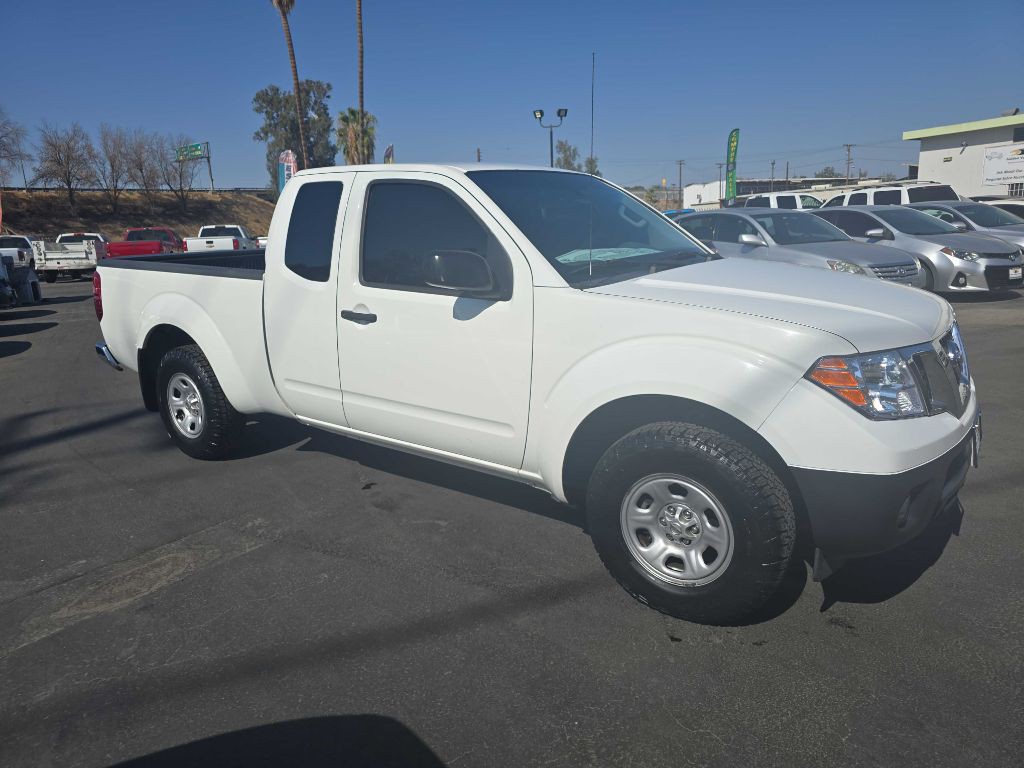 2015 Nissan Frontier Image 1