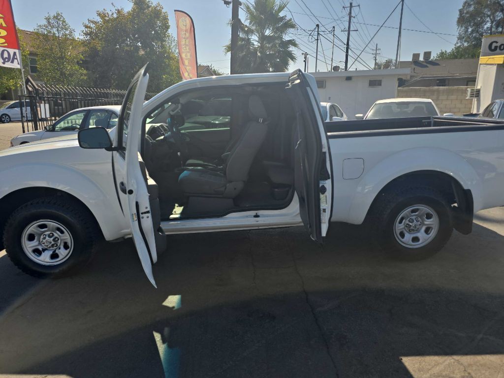 2015 Nissan Frontier Image 12