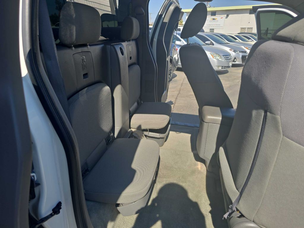2015 Nissan Frontier Image 13