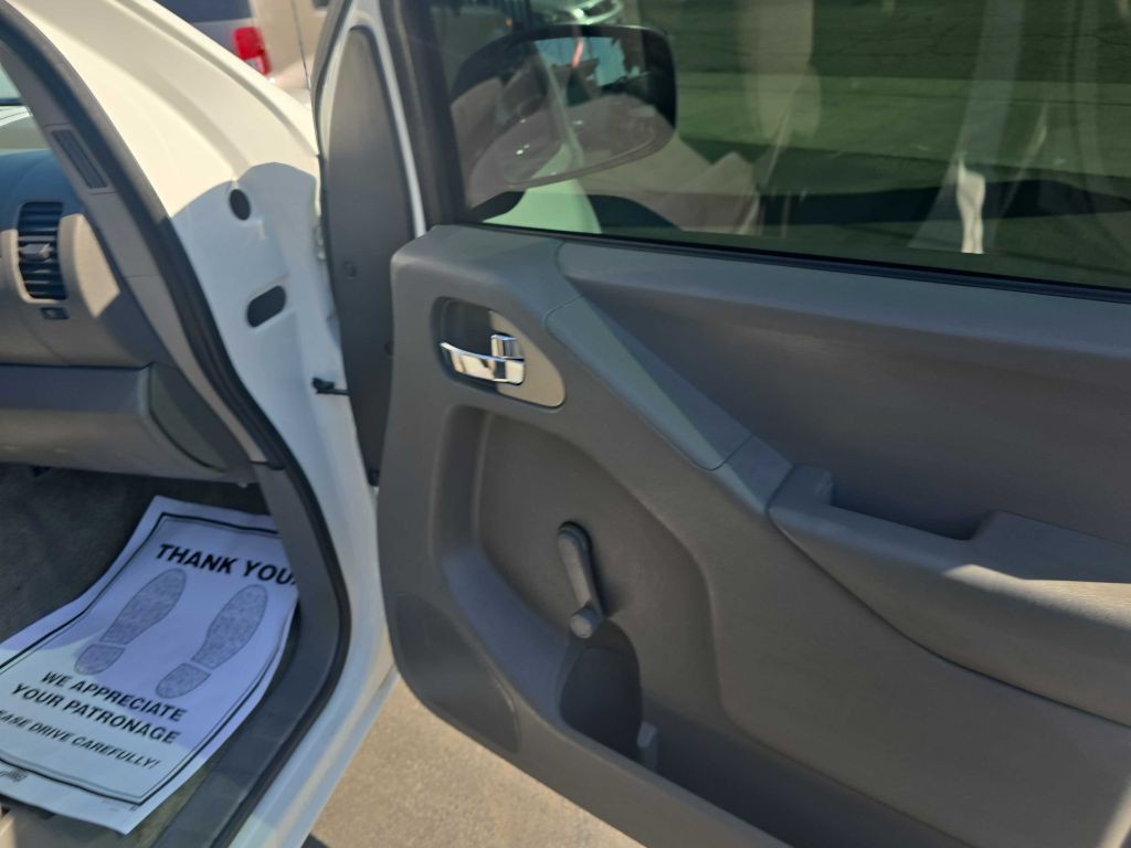 2015 Nissan Frontier Image 14