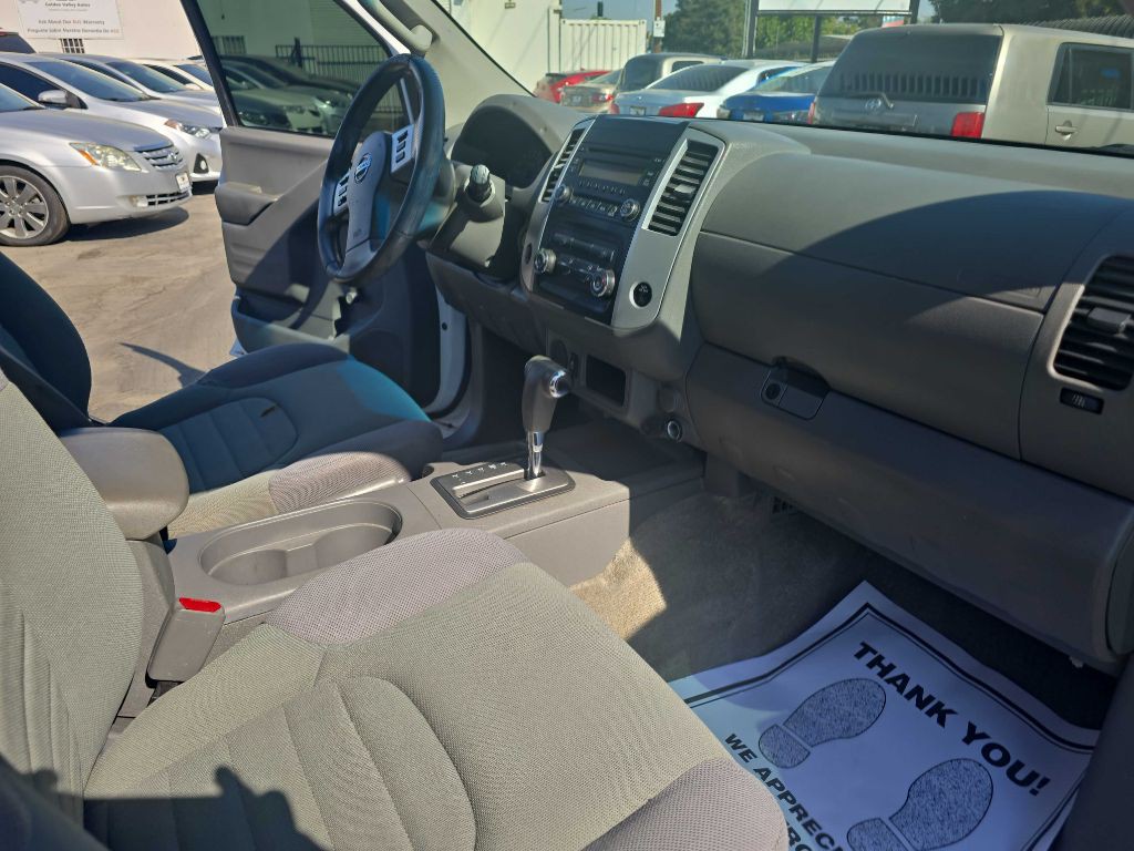 2015 Nissan Frontier Image 16
