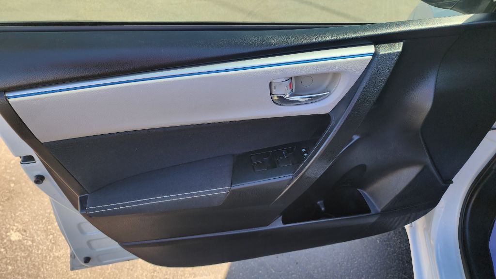 2016 Toyota Corolla Image 11