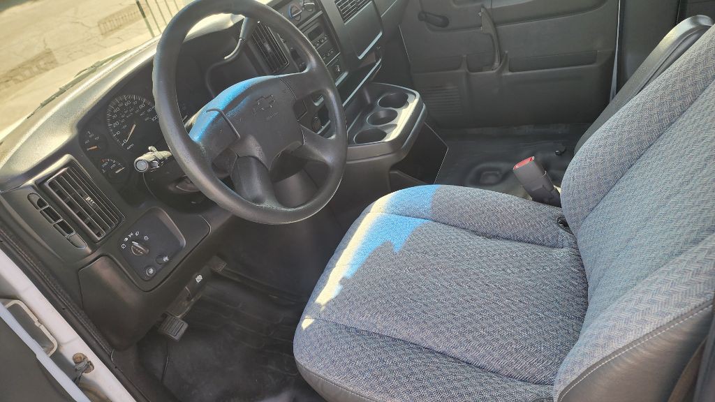 2007 Chevrolet Express Image 9