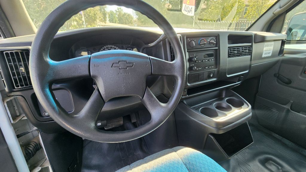 2007 Chevrolet Express Image 10