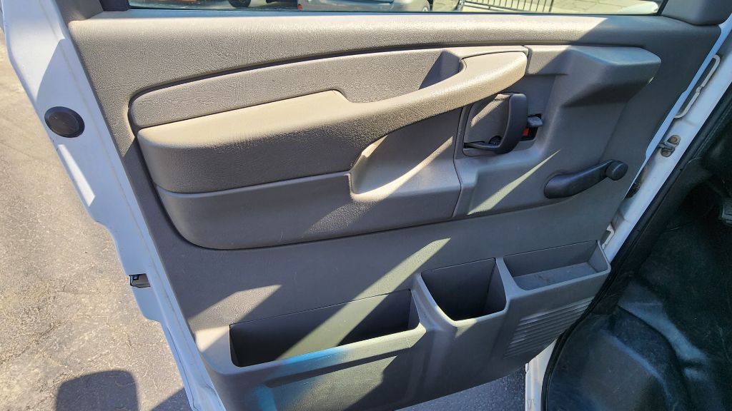 2007 Chevrolet Express Image 11