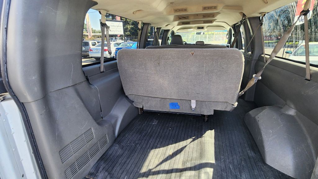 2007 Chevrolet Express Image 12