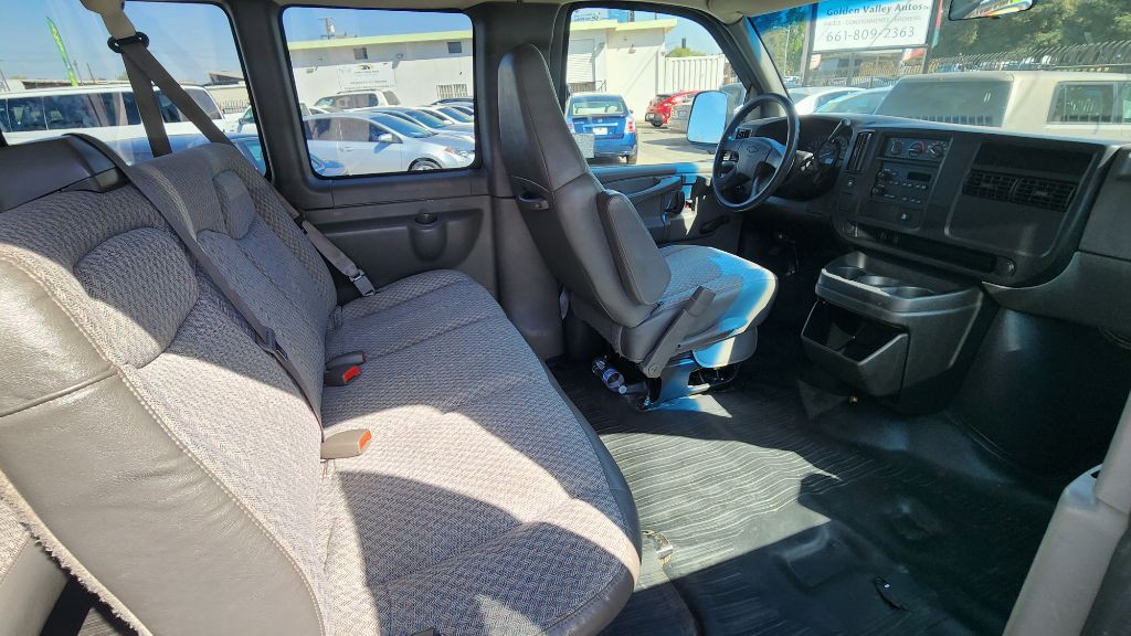 2007 Chevrolet Express Image 14