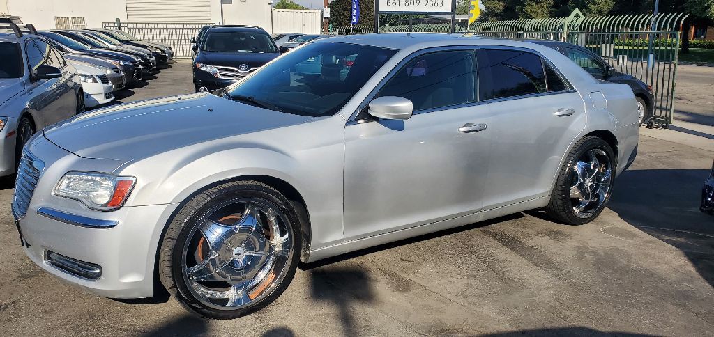 2012 Chrysler 300 Image 1