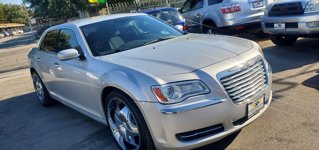 2012 Chrysler 300 Image 2