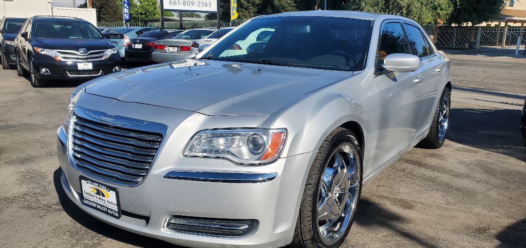 2012 Chrysler 300 Image 3