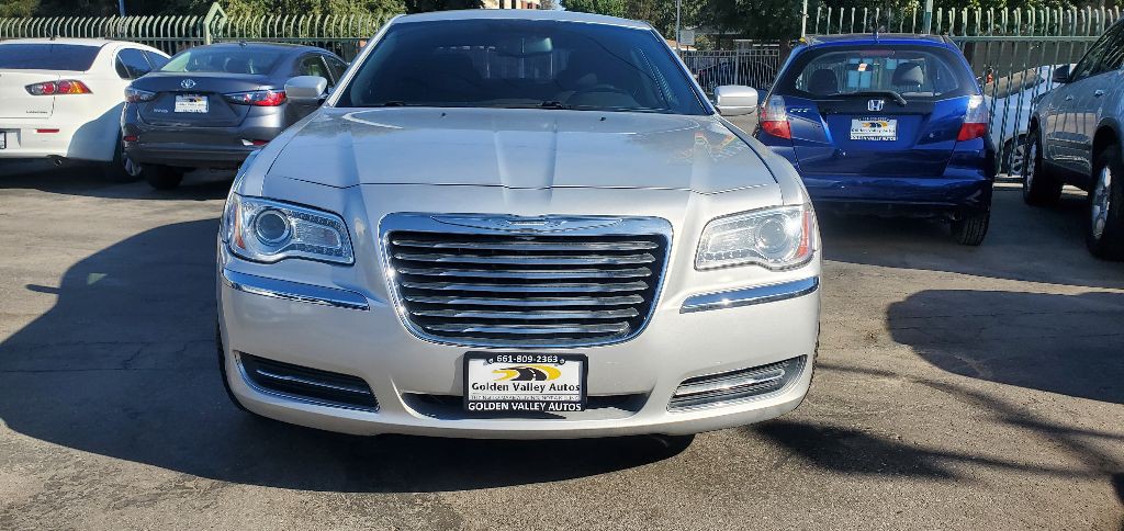 2012 Chrysler 300 Image 4