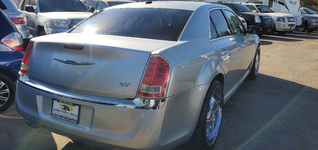 2012 Chrysler 300 Image 7