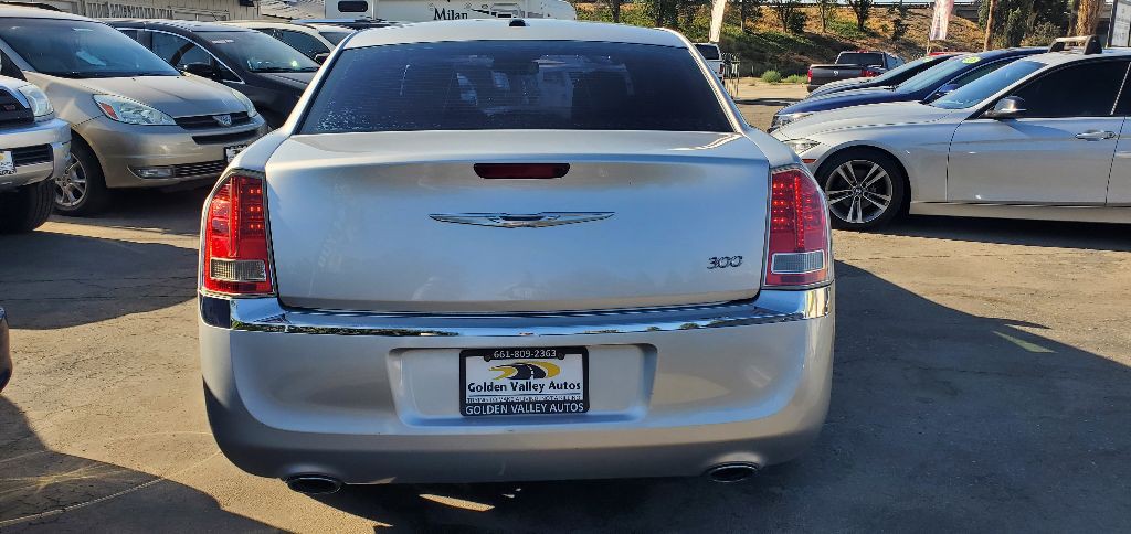 2012 Chrysler 300 Image 8