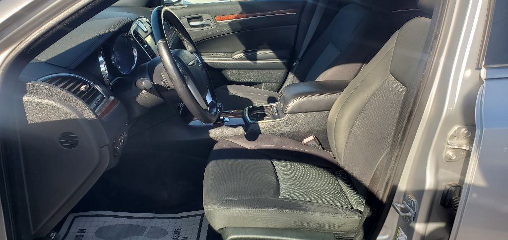 2012 Chrysler 300 Image 10