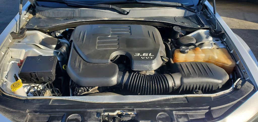 2012 Chrysler 300 Image 13