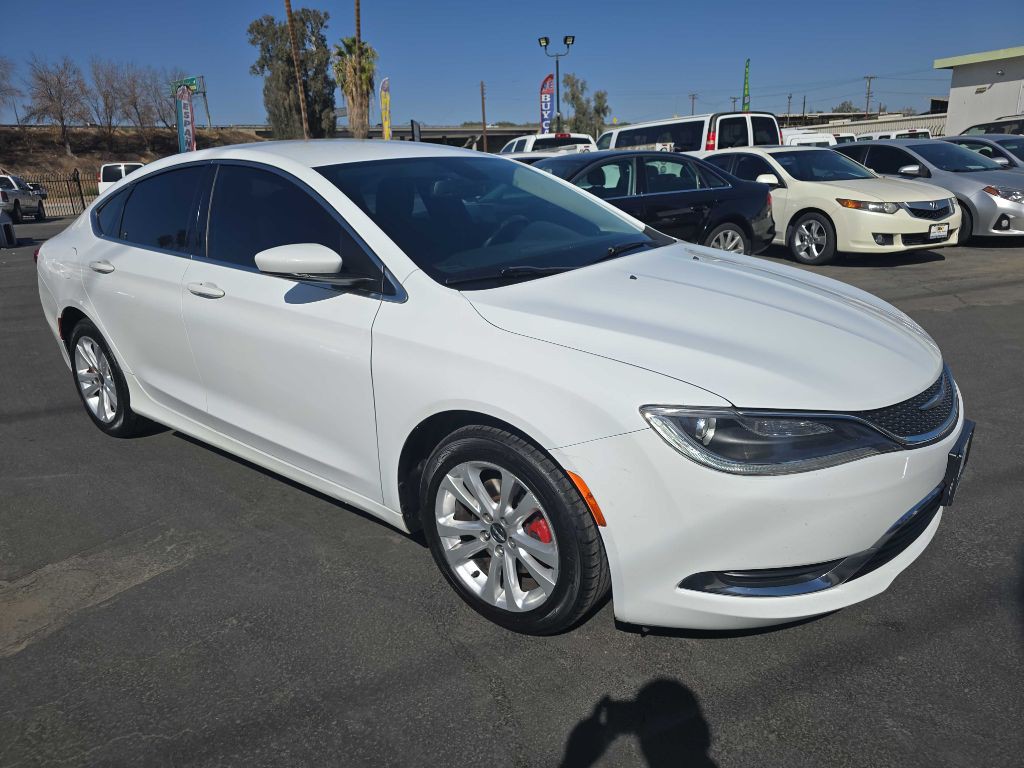2016 Chrysler 200 Image 5